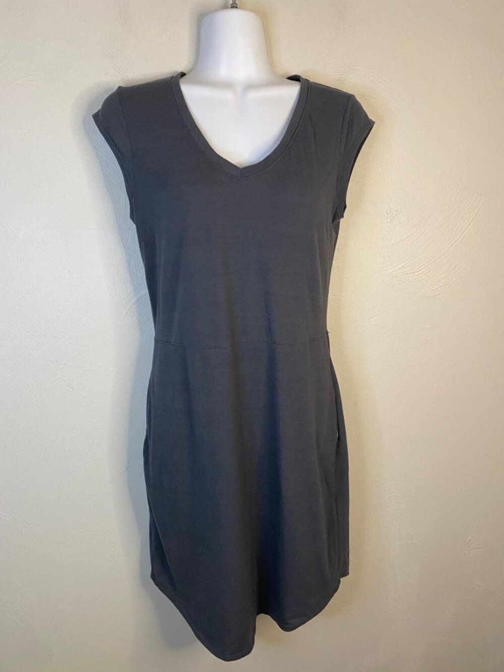 The North Face V-neck E Z T-shirt Dress Sz XS Gray Zip Pockets Outdoors Hiking - Picture 15 of 16